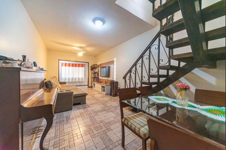 Casa à venda com 189m², 3 quartos e 2 vagas Casa à venda com 189m², 3 quartos e 2 vagasSala