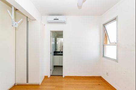 Apartamento à venda com 162m², 3 quartos e 4 vagas Apartamento à venda com 162m², 3 quartos e 4 vagasSuíte