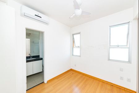 Apartamento à venda com 162m², 3 quartos e 4 vagas Apartamento à venda com 162m², 3 quartos e 4 vagasSuíte