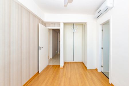 Apartamento à venda com 162m², 3 quartos e 4 vagas Apartamento à venda com 162m², 3 quartos e 4 vagasSuíte