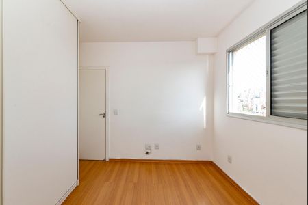 Apartamento à venda com 162m², 3 quartos e 4 vagas Apartamento à venda com 162m², 3 quartos e 4 vagasQuarto 2
