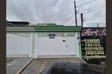 Casa à venda com 250m², 3 quartos e 3 vagas Casa à venda com 250m², 3 quartos e 3 vagasFachada