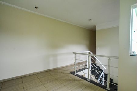 Casa à venda com 250m², 3 quartos e 3 vagas Casa à venda com 250m², 3 quartos e 3 vagasEscritório