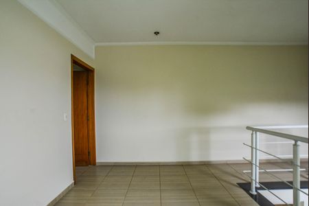 Casa à venda com 250m², 3 quartos e 3 vagas Casa à venda com 250m², 3 quartos e 3 vagasEscritório