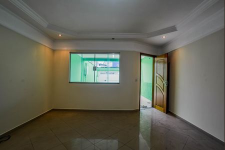 Casa à venda com 250m², 3 quartos e 3 vagas Casa à venda com 250m², 3 quartos e 3 vagasSala