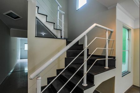 Casa à venda com 250m², 3 quartos e 3 vagas Casa à venda com 250m², 3 quartos e 3 vagasEscada