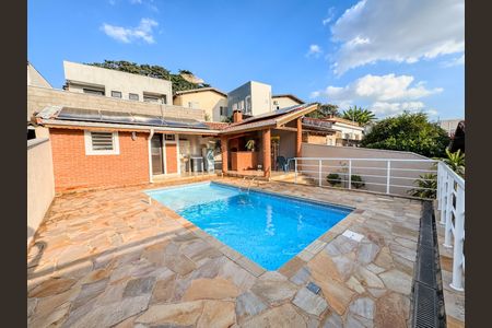 Casa à venda com 119m², 3 quartos e 4 vagasPiscina