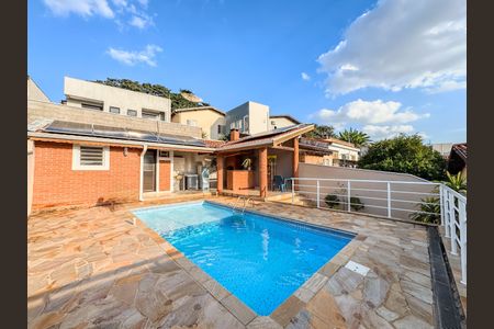 Casa à venda com 119m², 3 quartos e 4 vagasPiscina
