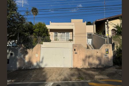 Casa à venda com 119m², 3 quartos e 4 vagasFachada