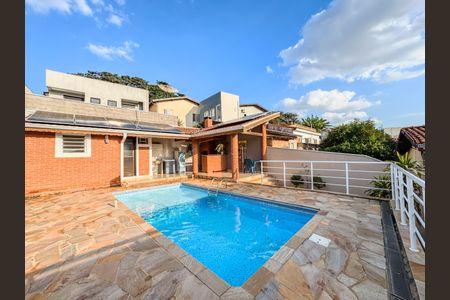 Casa à venda com 119m², 3 quartos e 4 vagasPiscina