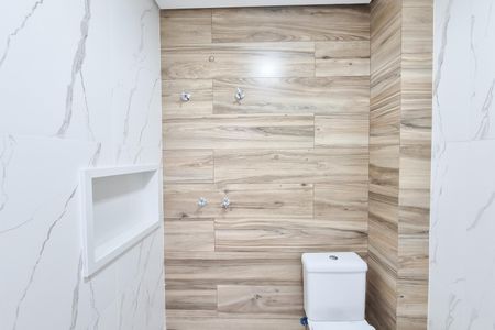 Apartamento à venda com 73m², 2 quartos e 2 vagasBanheiro da Suíte 1