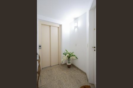 Apartamento à venda com 90m², 3 quartos e 2 vagas Apartamento à venda com 90m², 3 quartos e 2 vagasHall social