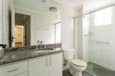 Apartamento para alugar com 144m², 3 quartos e 4 vagasBanheiro da Suíte 2