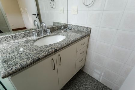 Apartamento para alugar com 144m², 3 quartos e 4 vagasBanheiro da Suíte 1