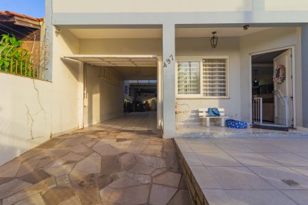 Casa à venda com 200m², 3 quartos e 3 vagas Casa à venda com 200m², 3 quartos e 3 vagasEntrada da garagem