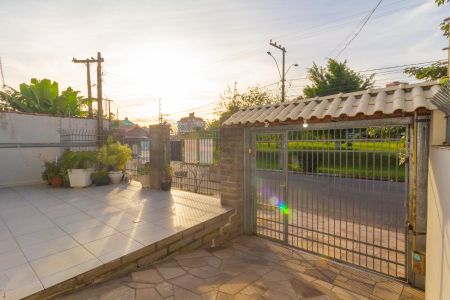 Casa à venda com 200m², 3 quartos e 3 vagas Casa à venda com 200m², 3 quartos e 3 vagasEntrada da Garagem