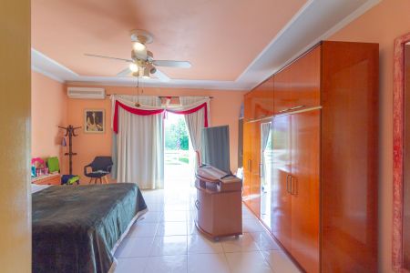 Casa à venda com 200m², 3 quartos e 3 vagas Casa à venda com 200m², 3 quartos e 3 vagasSuíte