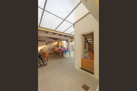 Casa à venda com 200m², 3 quartos e 3 vagas Casa à venda com 200m², 3 quartos e 3 vagasVaranda