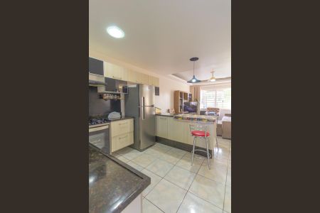 Casa à venda com 200m², 3 quartos e 3 vagas Casa à venda com 200m², 3 quartos e 3 vagasCozinha