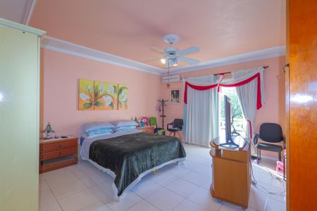 Casa à venda com 200m², 3 quartos e 3 vagas Casa à venda com 200m², 3 quartos e 3 vagasSuíte