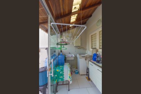 Casa à venda com 200m², 3 quartos e 3 vagas Casa à venda com 200m², 3 quartos e 3 vagasÁrea de Serviço