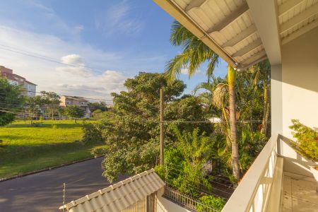 Casa à venda com 200m², 3 quartos e 3 vagas Casa à venda com 200m², 3 quartos e 3 vagasSacada do Quarto 1