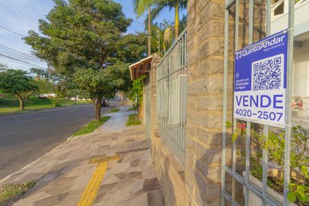 Casa à venda com 200m², 3 quartos e 3 vagas Casa à venda com 200m², 3 quartos e 3 vagasPlaca instalada