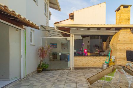 Casa à venda com 200m², 3 quartos e 3 vagas Casa à venda com 200m², 3 quartos e 3 vagasVaranda externa