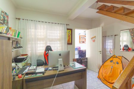 Casa à venda com 200m², 3 quartos e 3 vagas Casa à venda com 200m², 3 quartos e 3 vagasEscritório