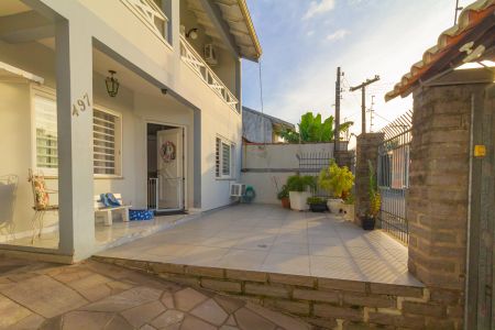 Casa à venda com 200m², 3 quartos e 3 vagas Casa à venda com 200m², 3 quartos e 3 vagasÁrea externa