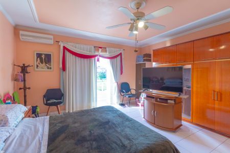 Casa à venda com 200m², 3 quartos e 3 vagas Casa à venda com 200m², 3 quartos e 3 vagasSuíte