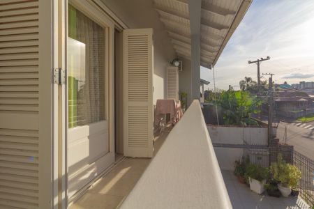 Casa à venda com 200m², 3 quartos e 3 vagas Casa à venda com 200m², 3 quartos e 3 vagasSacada do Quarto 1