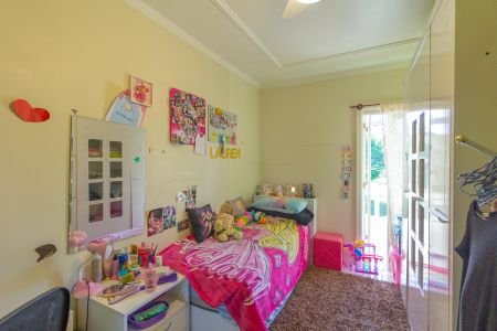 Casa à venda com 200m², 3 quartos e 3 vagas Casa à venda com 200m², 3 quartos e 3 vagasQuarto 2