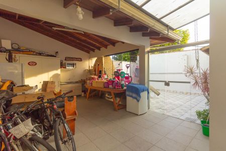 Casa à venda com 200m², 3 quartos e 3 vagas Casa à venda com 200m², 3 quartos e 3 vagasVaranda