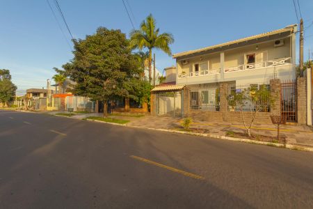 Casa à venda com 200m², 3 quartos e 3 vagas Casa à venda com 200m², 3 quartos e 3 vagasVista da Rua