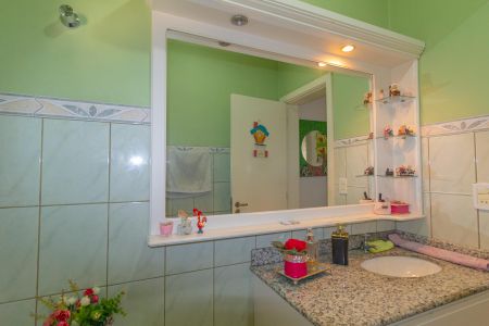 Casa à venda com 200m², 3 quartos e 3 vagas Casa à venda com 200m², 3 quartos e 3 vagasBanheiro Social