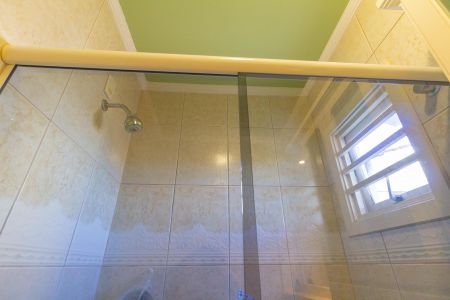 Casa à venda com 200m², 3 quartos e 3 vagas Casa à venda com 200m², 3 quartos e 3 vagasBanheiro Social