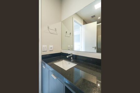 Apartamento à venda com 66m², 2 quartos e 2 vagasBanheiro da Suíte