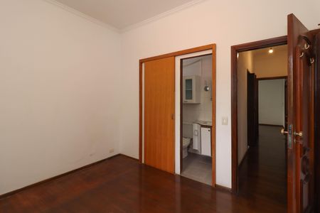 Casa à venda com 340m², 6 quartos e 2 vagasSuíte