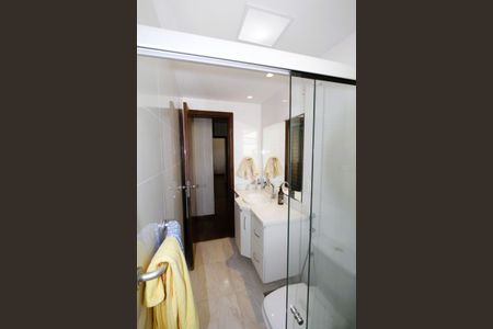 Apartamento à venda com 140m², 4 quartos e 2 vagasBanheiro Social