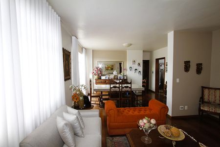 Apartamento à venda com 140m², 4 quartos e 2 vagasSala