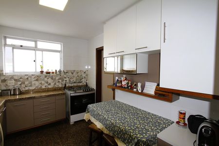 Apartamento à venda com 140m², 4 quartos e 2 vagasCozinha