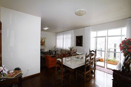 Apartamento à venda com 140m², 4 quartos e 2 vagasSala