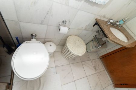 Casa à venda com 381m², 5 quartos e 6 vagasBanheiro - (suíte americana)