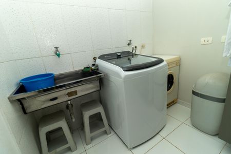 Casa à venda com 381m², 5 quartos e 6 vagasÁrea de Serviço