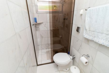 Casa à venda com 381m², 5 quartos e 6 vagasBanheiro - (suíte americana)