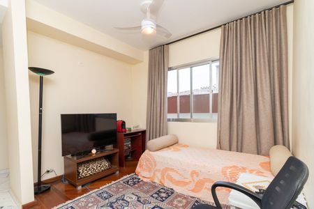 Casa à venda com 381m², 5 quartos e 6 vagasSala de TV