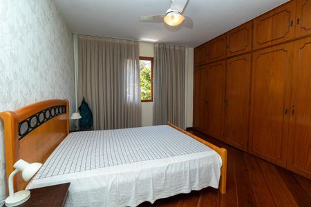 Casa à venda com 381m², 5 quartos e 6 vagasSuíte 2