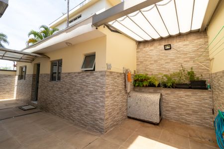 Casa à venda com 381m², 5 quartos e 6 vagasQuintal