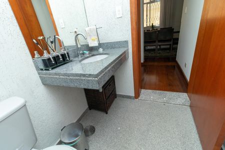 Casa à venda com 381m², 5 quartos e 6 vagasLavabo